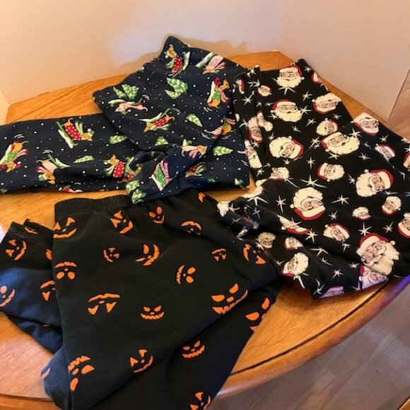 Three pairs of holiday leggings - Picture 2 of 2
